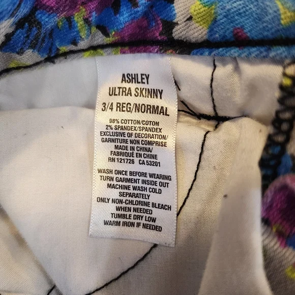 Aeropostale Ashley Floral Multicolored Skinny Jeans. Size 3/4 - Picture 7 of 9